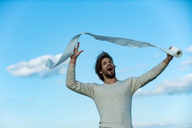 Tuvalet kağıdı, tek bir dakika dostum ile mutlu yüz.