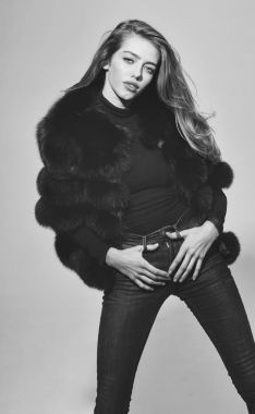 çok seksi kadın veya kürk uzun saçlı kız