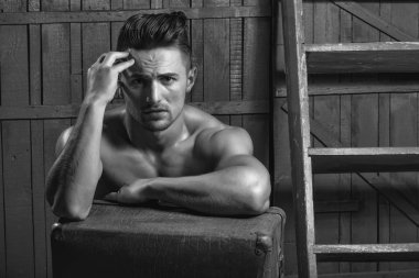 Adam ve takım elbise