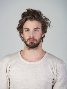 Uykusuzluk, enerji, uncombed saç ile tek.