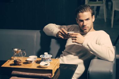 Adam içki çay Divan Cafe