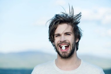 Soğuk, grip ve baş ağrısı tedavi, hipnotik tablet. Uyuşturucu ve antidepresan, uykusuzluk. Diyet hapı ve vitamin, anabolik adamla. Sağlık ve tıp, akşamdan kalma. Hapları ağzına adamla.