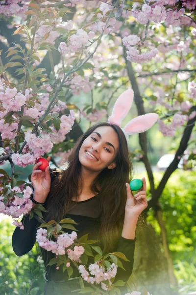 Gelukkig Meisje Mooie Vrouw Met Roze Bunny Oren Lange Donkerbruine — Stockfoto