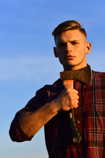 Man Lumberjack Shaving Axe Sunset Wanderlust Hiking Travel Summer Holiday — Stock Photo, Image