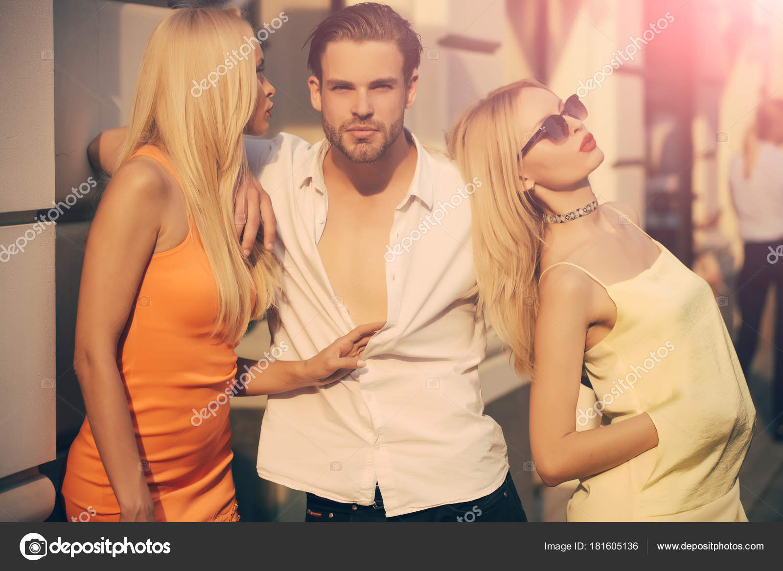 Full σώμα shot σε απευθείας σύνδεση dating