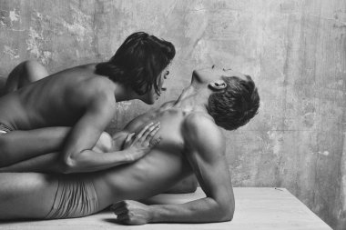 kas maço erkek ve çok seksi kadın genç Çift