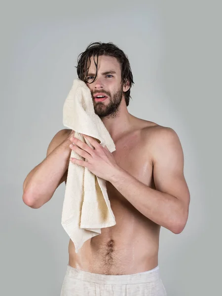 Man Bathroom Muscular Body Grey Background Hygiene Sexy Guy Wash — Stockfoto