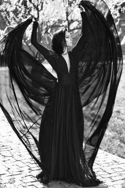 Çiçeği güzel kız