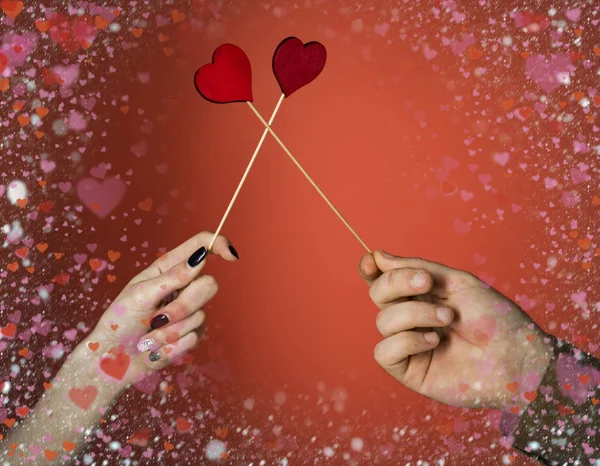 Романтическая пара вместе празднуют День Святого Валентина — стоковое фото