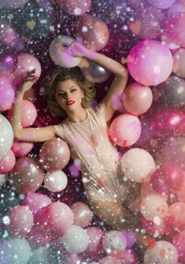 Romantik Çift birlikte Sevgililer günü kutlamak