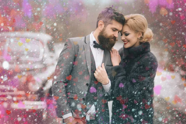 Coppia romantica insieme festeggiare San Valentino — Foto Stock