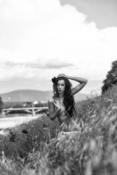 Jeune Femme Nue Sexy Avec Joli Visage Longs Cheveux Bruns — Photo
