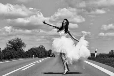 Düğün mutlu kadın yolda