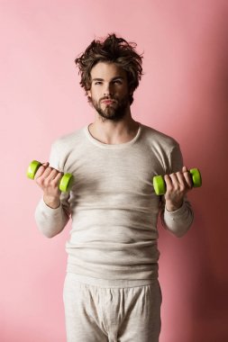 Adam egzersiz yaptıktan sonra uyan, fitness.