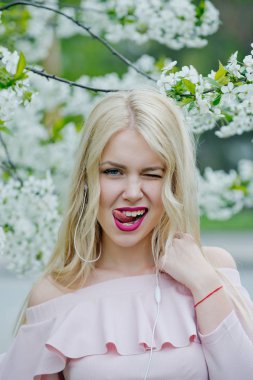 Bahar ve güzellik, gençlik, mp3.