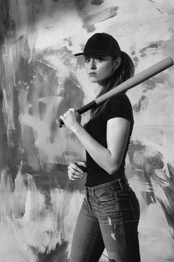 Yeşil sopası ile kırmızı şapkalı güzel kız