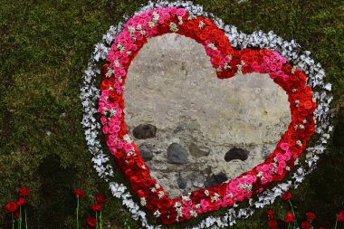 Gül çerçeve doğal yeşil arka planda, Bahar