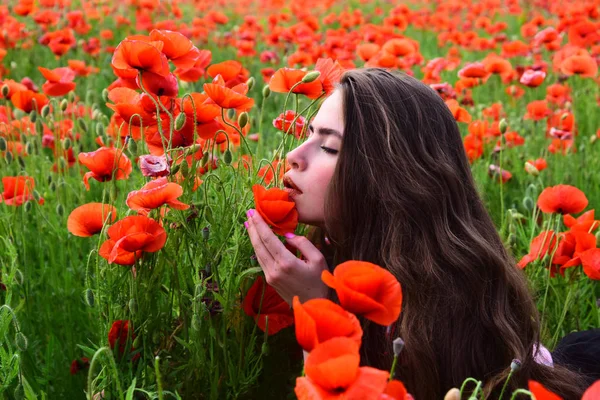 Portrait of young beautiful woman with red poppies — Stock Photo, Image