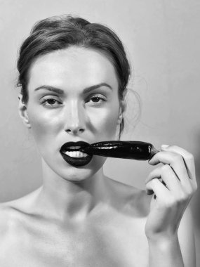 kırmızı biber biber ile kız