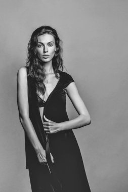 seksi genç kadın sutyen ve külot