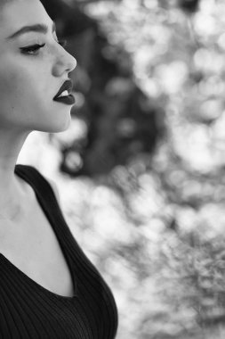 Bahar şehvetli kadın