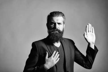 Ceketli sakallı yakışıklı adamı