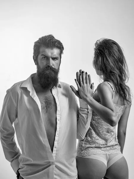 Homme barbu et fille sexy — Photo