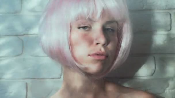 Menina Sexy Com Cabelo Rosa — Vídeo de Stock