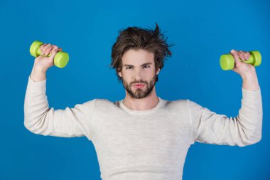 Adam egzersiz yaptıktan sonra uyan, fitness.