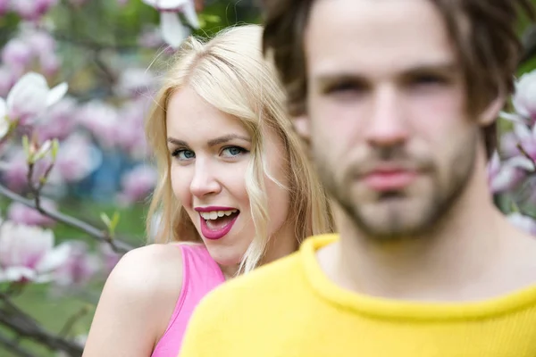 Homem e mulher na primavera, Páscoa . — Fotografia de Stock