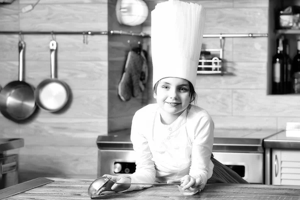 Menina com concha — Fotografia de Stock