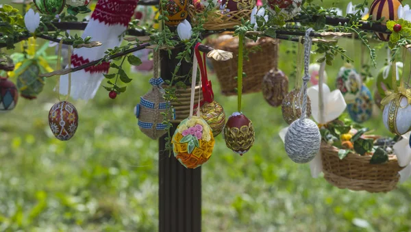 Handgemaakte eieren met traditionele Pasen design — Stockfoto