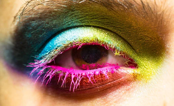 Auge mit buntem Neon-Lack Mode Make-up — Stockfoto