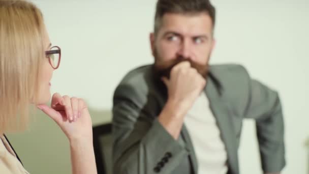 Office Flirt Aantrekkelijke Vrouw Flirten Bureau Met Haar Collega Office — Stockvideo