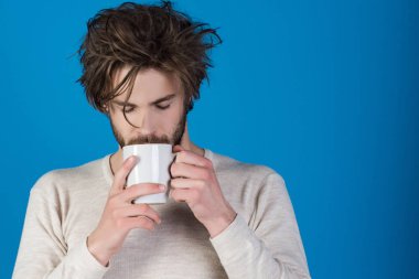 Sabah kahve veya süt ile.