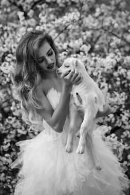 Küçük keçi ile şehvetli kadın