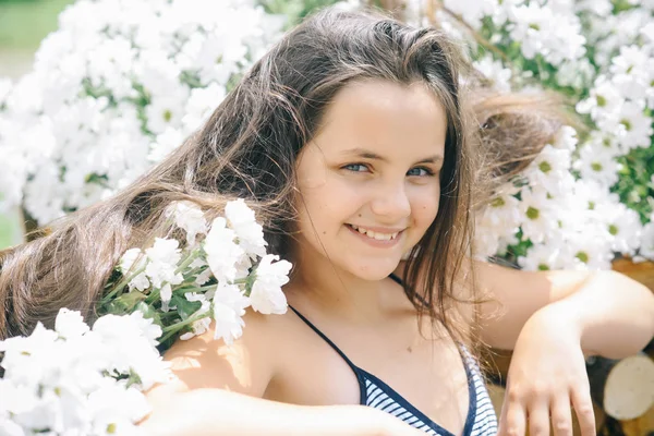 Spring blossom and young girl — Stock Photo, Image