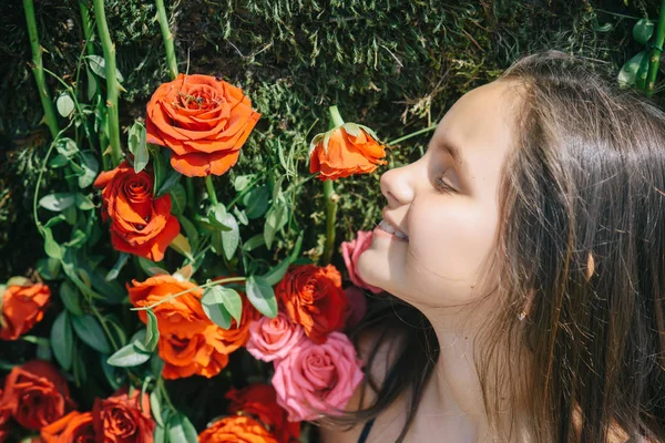 Jarní sezóna romance a malá holčička — Stock fotografie