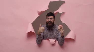 Kumbara olan adam. Mali. Kumbara.