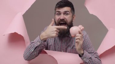 Kumbara olan adam. Mali. Kumbara.