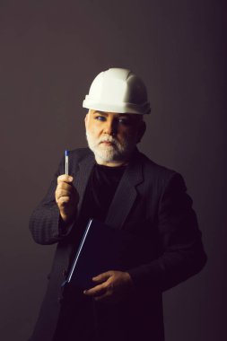 Baret Not Defteri ile adam