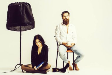 Beyaz stüdyo arka plan üzerinde çift