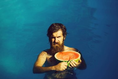 Karpuzlu ve bilardodaki bıçaklı adam.