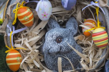 Paskalya tavşan, tavşan sepet yumurta ile
