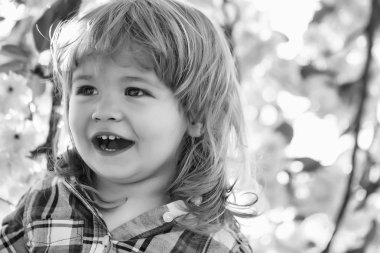 Küçük çocuk çiçeği