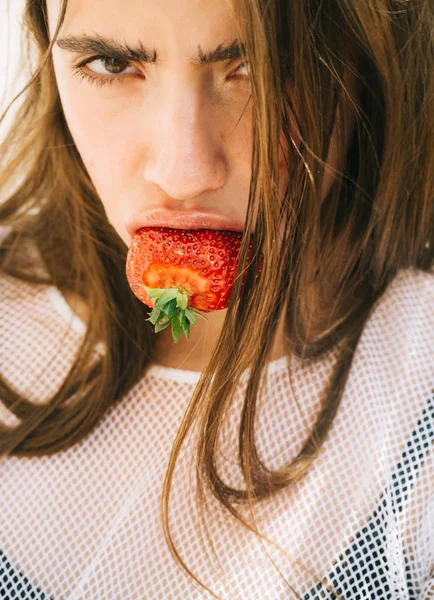 Vitamine organische zomer aardbei-fruit — Stockfoto