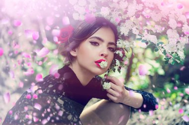 Çiçekler beyaz kız. Bahar çiçekleri