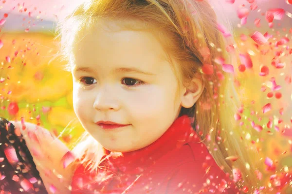 Cute child on the meadow in spring day. Cute child on the meadow in summer day. — Stock Photo, Image