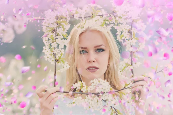 Girl with sacura tree. Cherry tree. — Stock Photo, Image