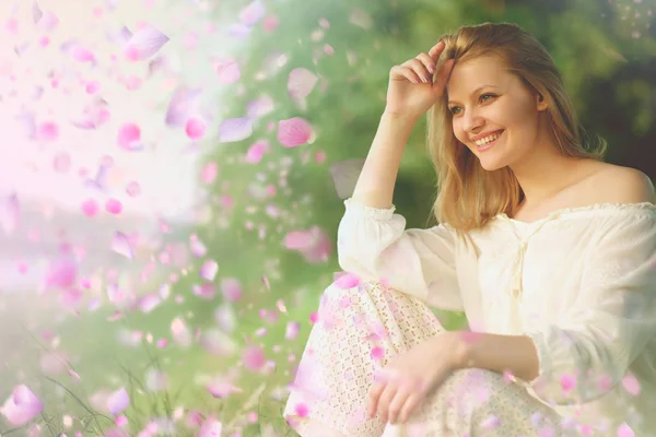 Blooming flowers tree. Sacura tree blooming — Stock Photo, Image